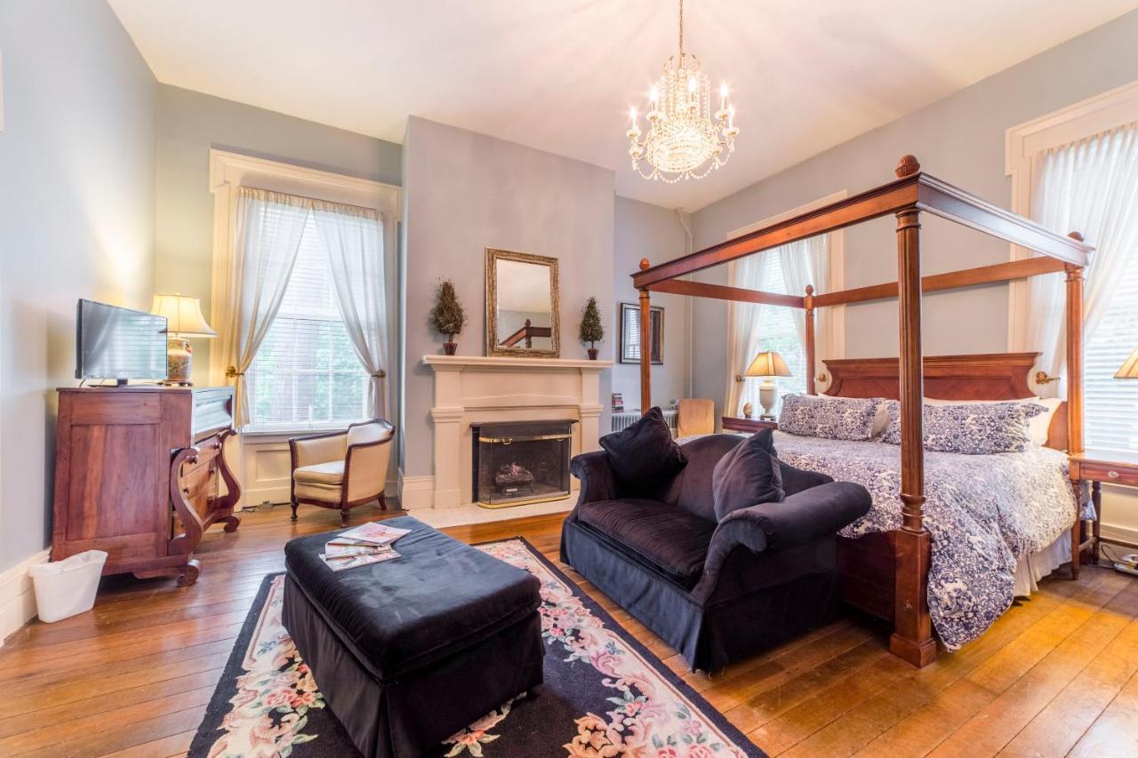 Bourbon Manor Bed & Breakfast Inn Bardstown Exterior foto