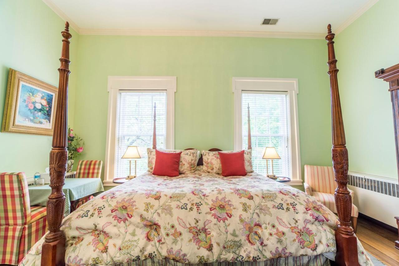Bourbon Manor Bed & Breakfast Inn Bardstown Exterior foto