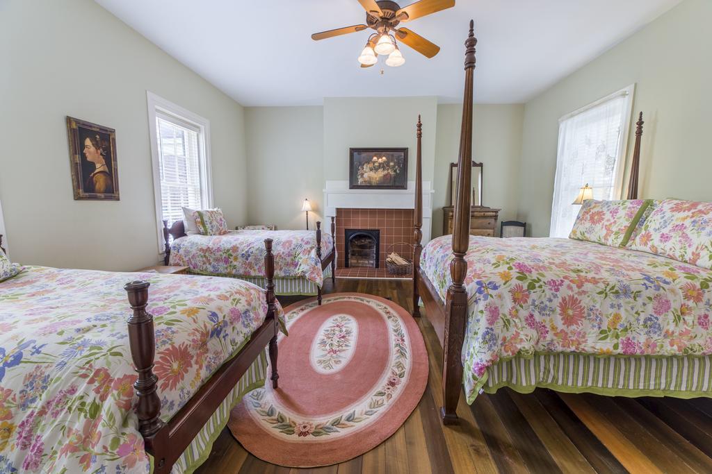 Bourbon Manor Bed & Breakfast Inn Bardstown Zimmer foto